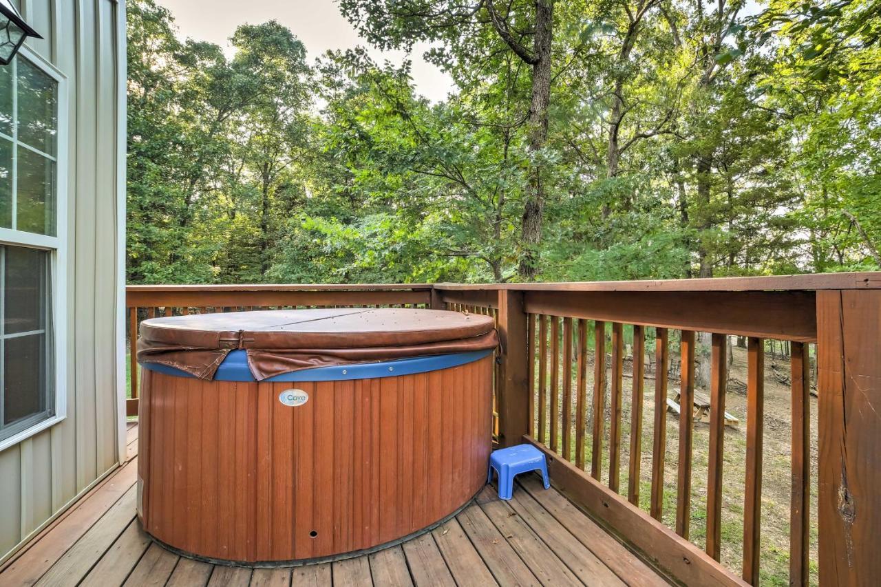 Lakefront Blue Eye Cottage With Hot Tub And Fire Pit! Exterior photo