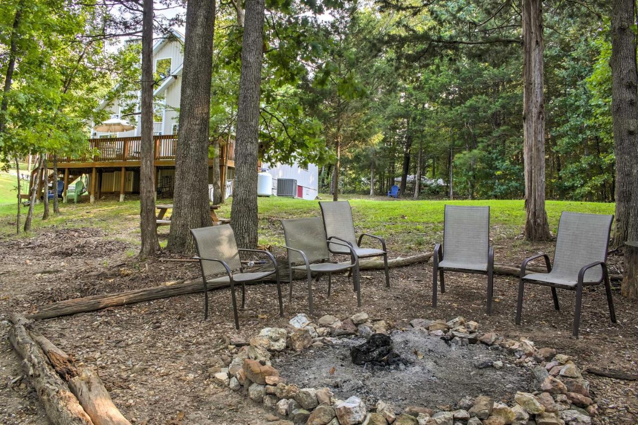 Lakefront Blue Eye Cottage With Hot Tub And Fire Pit! Exterior photo